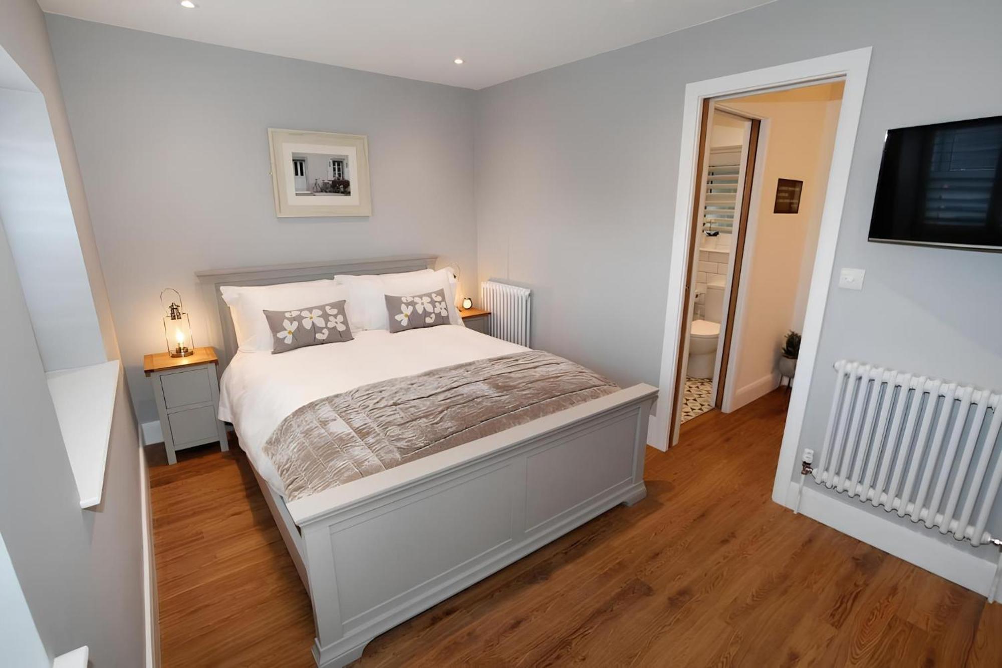 Tucked Away, Beach Access Sleeps 4 The Mumbles Exterior foto